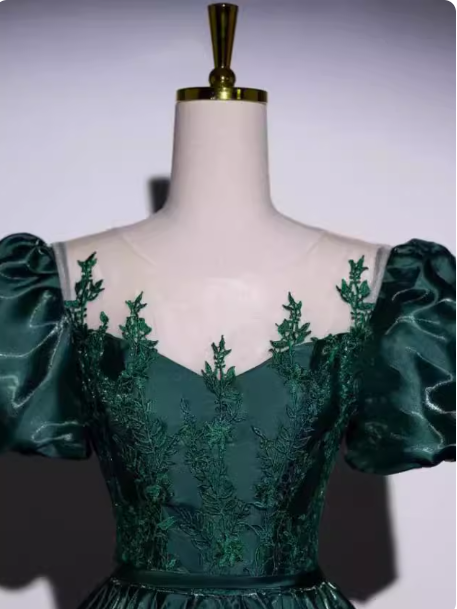 Vintage königliches smaragdgrünes A-Linien-Satin-Abendkleid mit Rundhalsausschnitt und Stickereien, langes Ballkleid P4601