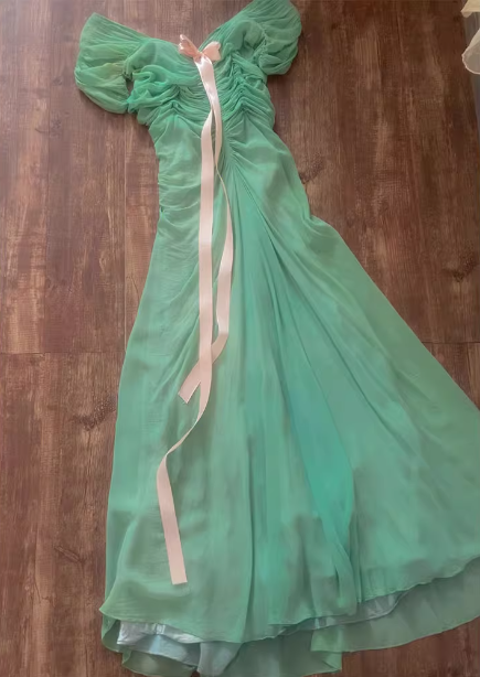 Frisches grünes A-Linien-Abendkleid aus Chiffon mit Rüschen P4611