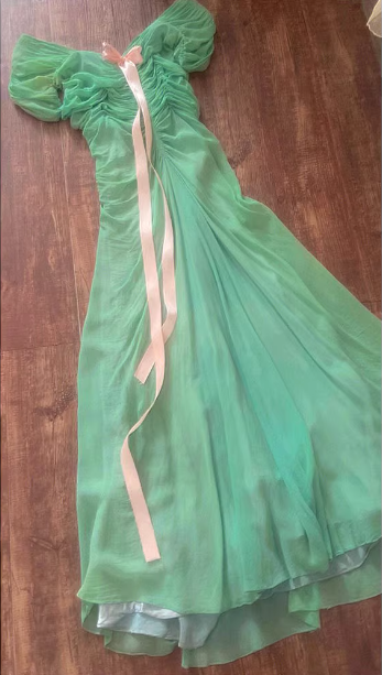 Frisches grünes A-Linien-Abendkleid aus Chiffon mit Rüschen P4611