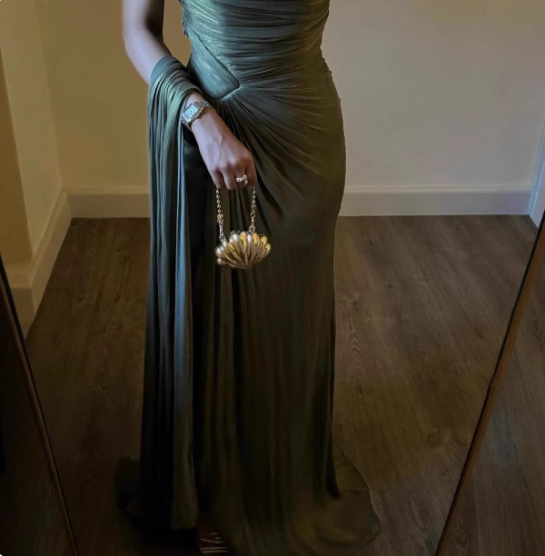 Elegantes olivgrünes, asymmetrisches Satin-Abendkleid mit Rüschen und Schlitz P4614