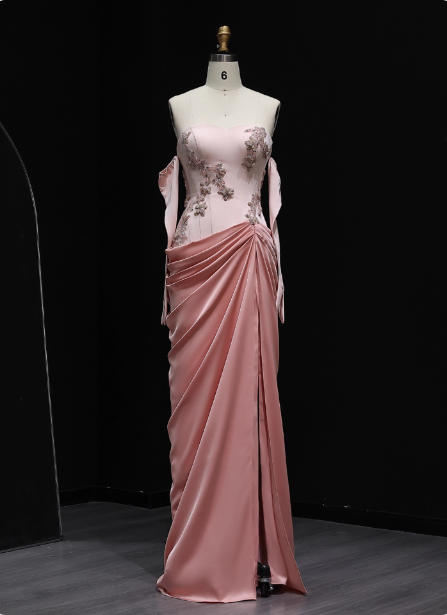 Elegantes pinkes trägerloses, besticktes florales Satin-Abendkleid mit Schlitz P4617