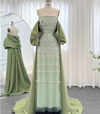Wunderschönes, trägerloses, perlenbesetztes Satin-Abendkleid mit Cape und Schleppe P4618