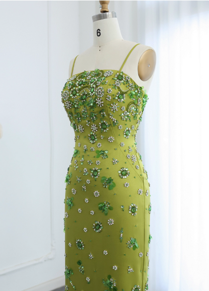 Wunderschönes grünes, figurbetontes langes Abschlussballkleid mit Spaghettiträgern, eckigem Ausschnitt und Strass-Satin Abendkleid P4620