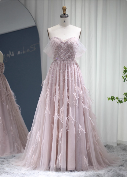 Verträumtes hellrosa A-Linien-Kleid mit Herz-Ausschnitt, Federn, Perlen und Tüll, langes Abschlussballkleid Abendkleid P4624