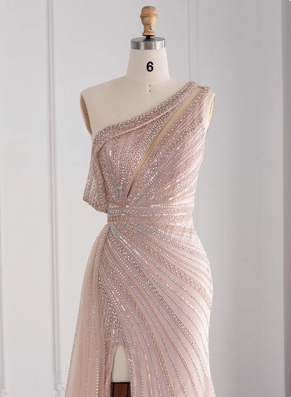 Elegantes pinkes Meerjungfrauen-Abendkleid mit einer Schulter, Perlenstickerei, Tüll und Schlitz, Schleppe P4627