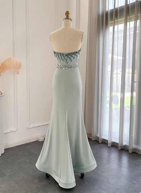Elegantes mintgrünes Meerjungfrauen-Abendkleid Trägerlos Strass Hotfix Schlitz Satin Lang Ballkleid Abendkleid P4630