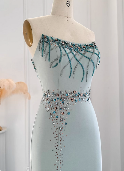 Elegantes mintgrünes Meerjungfrauen-Abendkleid Trägerlos Strass Hotfix Schlitz Satin Lang Ballkleid Abendkleid P4630