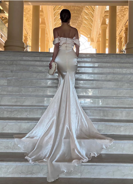Elegantes mintgrünes Meerjungfrauen-Abendkleid Trägerlos Strass Hotfix Schlitz Satin Lang Ballkleid Abendkleid P4630