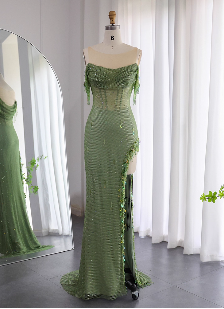 Elegantes grünes Meerjungfrauen-Abendkleid mit Tüllschlitz und Quasten P4633
