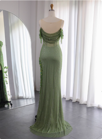 Elegantes grünes Meerjungfrauen-Abendkleid mit Tüllschlitz und Quasten P4633