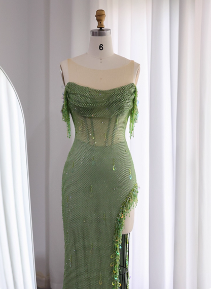 Elegantes grünes Meerjungfrauen-Abendkleid mit Tüllschlitz und Quasten P4633