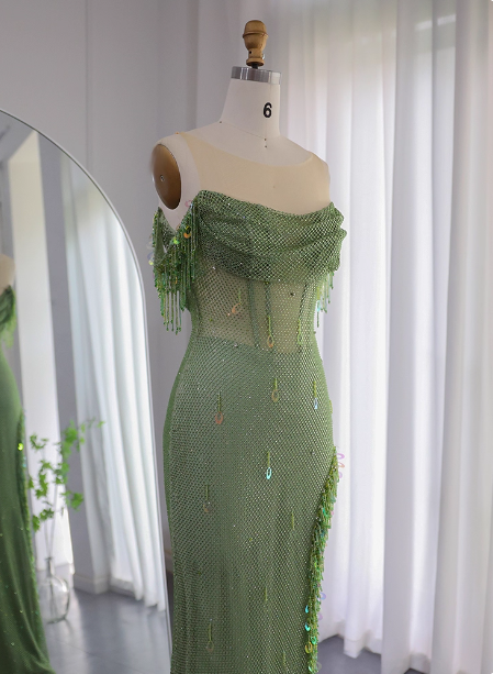 Elegantes grünes Meerjungfrauen-Abendkleid mit Tüllschlitz und Quasten P4633