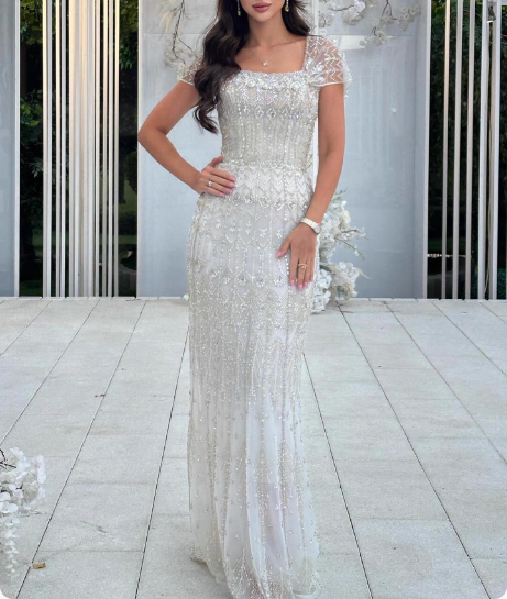 Wunderschönes langes Ballkleid/Abendkleid mit Meerjungfrauen-Schnitt, eckigem Ausschnitt, Perlen und Tüll in Weiß P4639