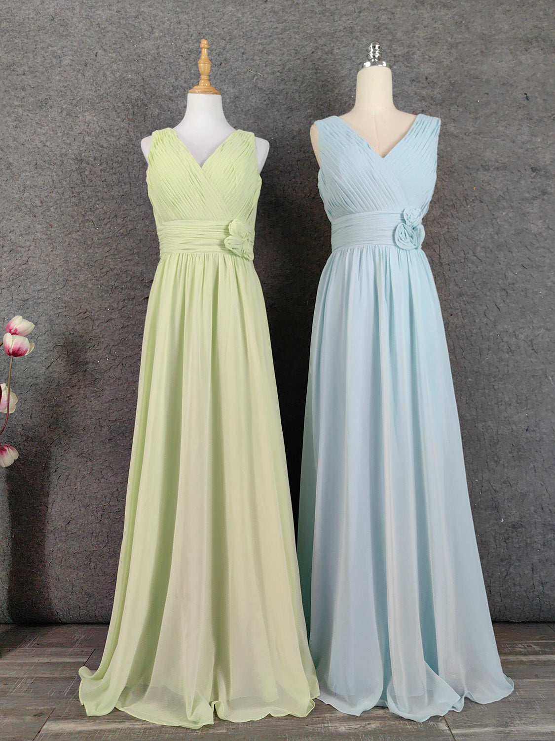 Elegantes hellgrünes, ärmelloses, rüschenbesetztes Chiffon-Abendkleid mit V-Ausschnitt in A-Linie P4641