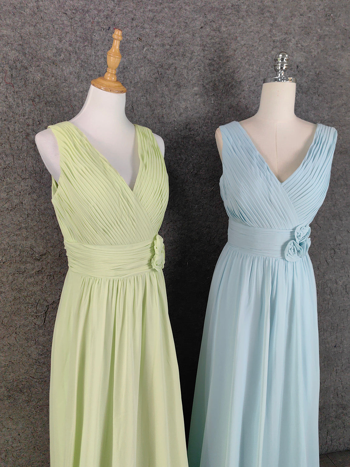 Elegantes hellgrünes, ärmelloses, rüschenbesetztes Chiffon-Abendkleid mit V-Ausschnitt in A-Linie P4641