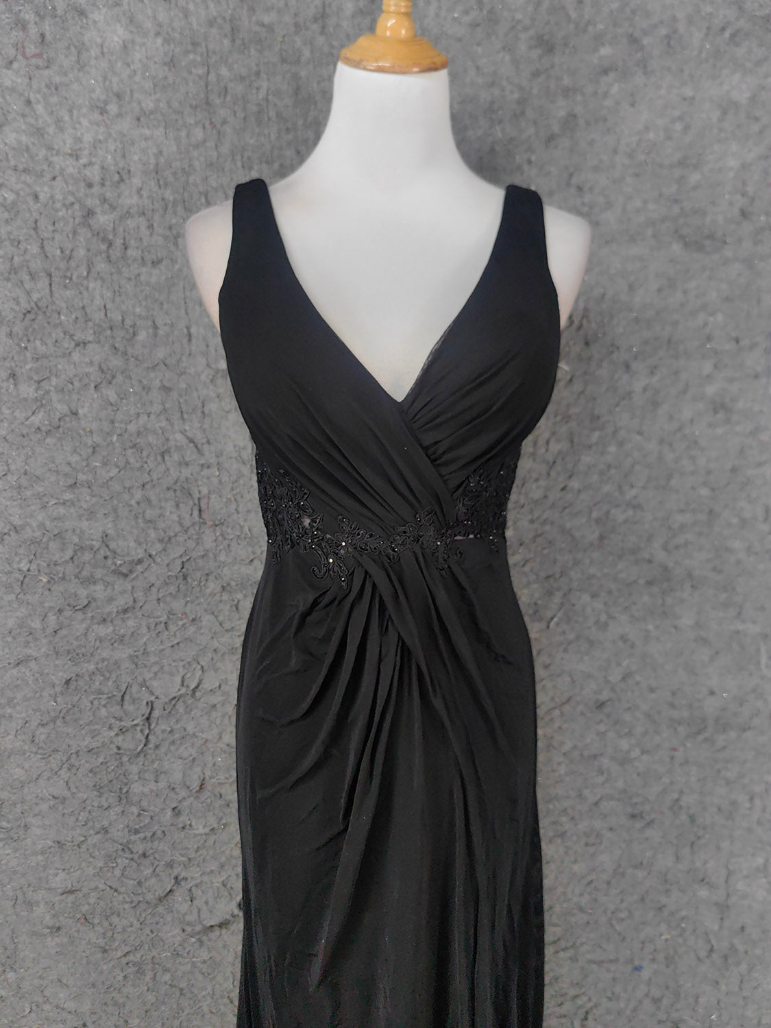 Klassisches Schwarzes V-Ausschnitt Ärmelloses Offenes Rücken Spitzen Chiffon Langes Ballkleid Abendkleid P4642