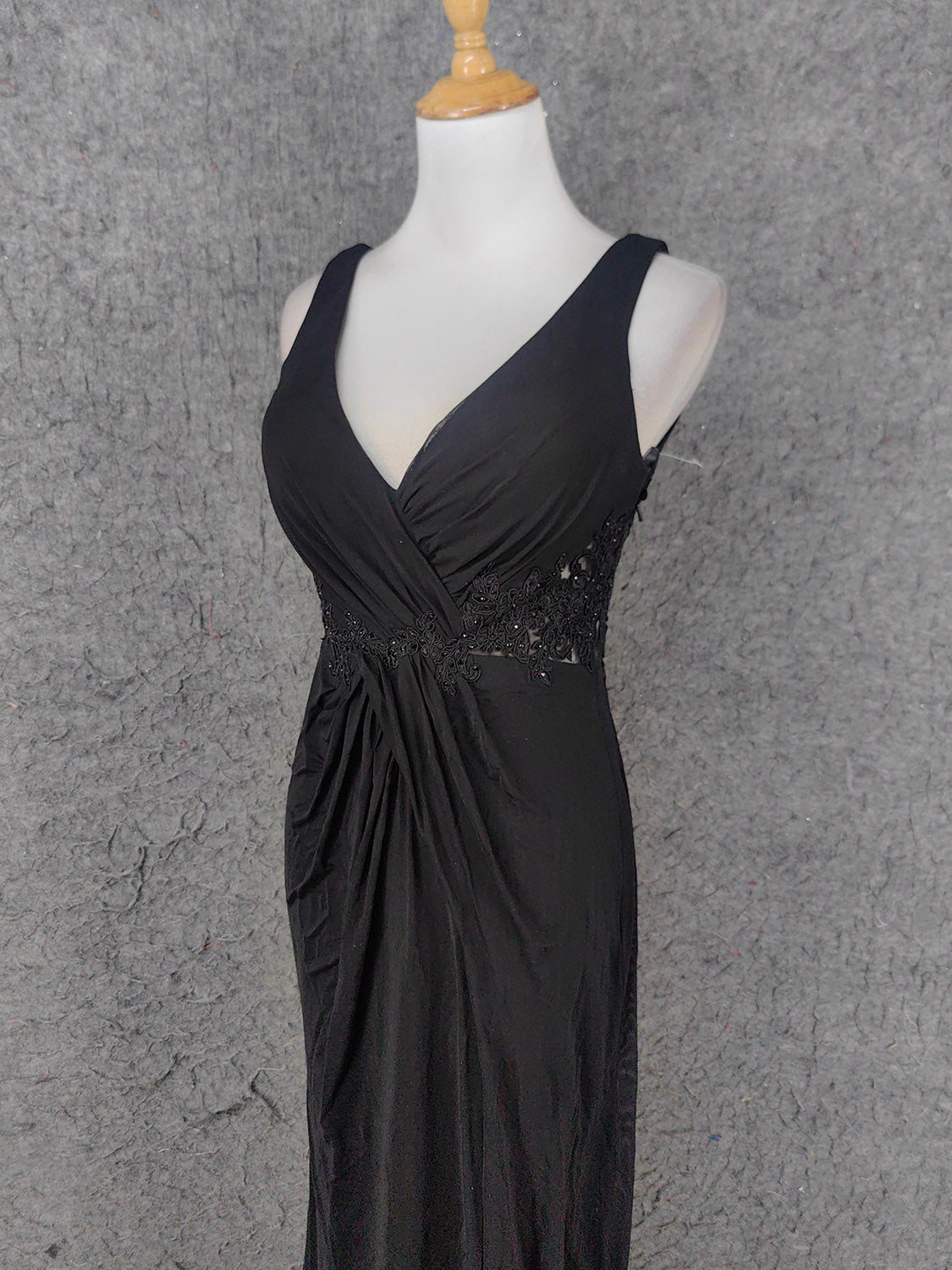 Klassisches Schwarzes V-Ausschnitt Ärmelloses Offenes Rücken Spitzen Chiffon Langes Ballkleid Abendkleid P4642
