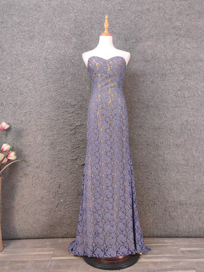 Elegantes langes Ballkleid P4644 aus Spitze in Lila mit herzförmigem Ausschnitt und Beinschlitz
