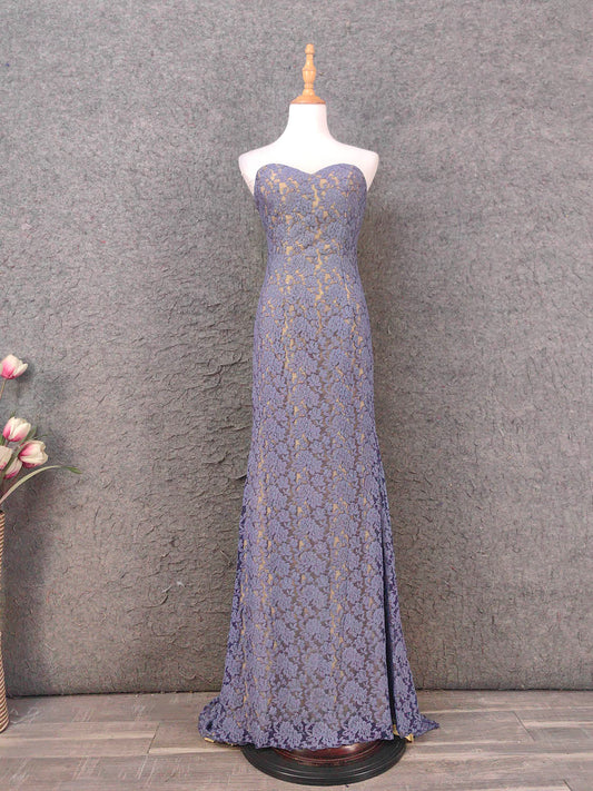 Elegantes langes Ballkleid P4644 aus Spitze in Lila mit herzförmigem Ausschnitt und Beinschlitz