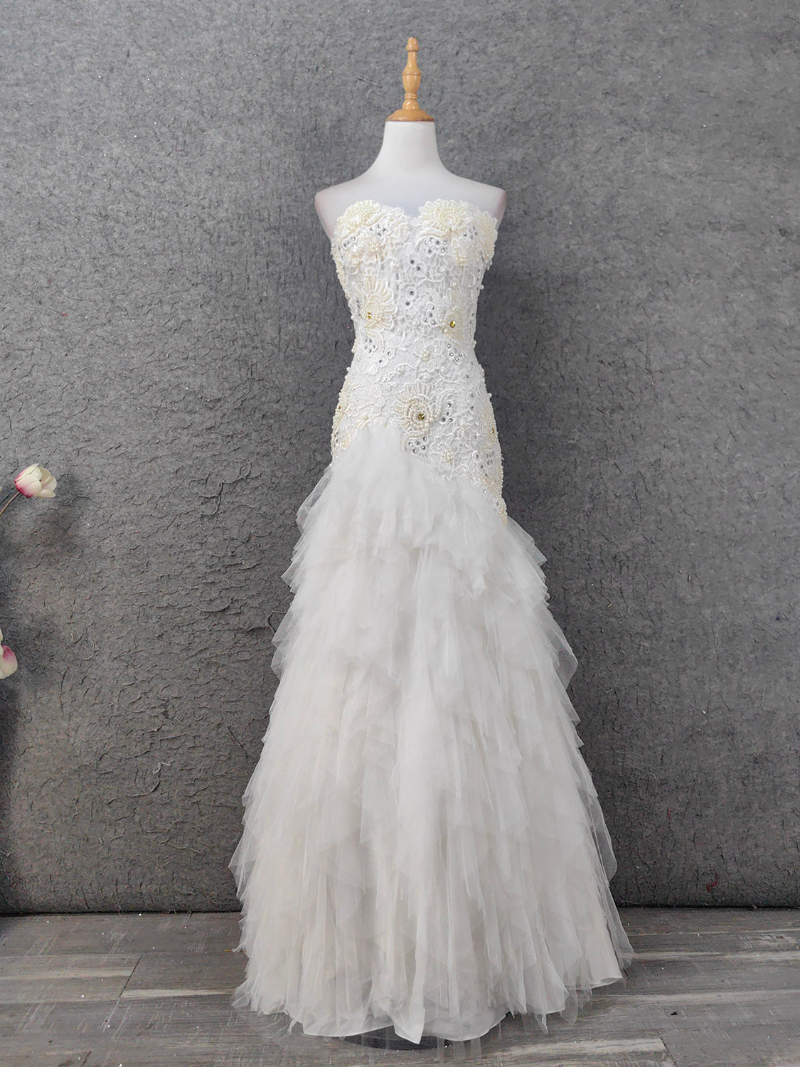 Elegantes reinweißes Sweetheart-Neck Perlen Spitzen Tüll langes Ballkleid Abendkleid P4645