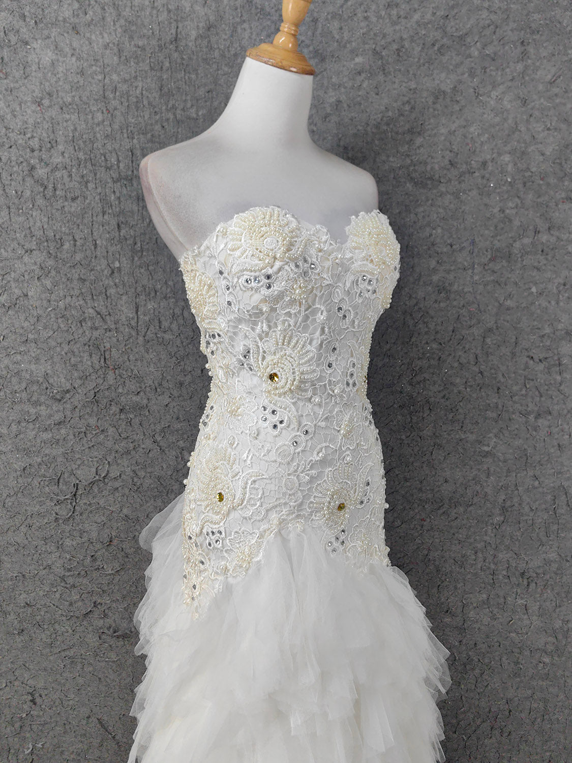Elegantes reinweißes Sweetheart-Neck Perlen Spitzen Tüll langes Ballkleid Abendkleid P4645
