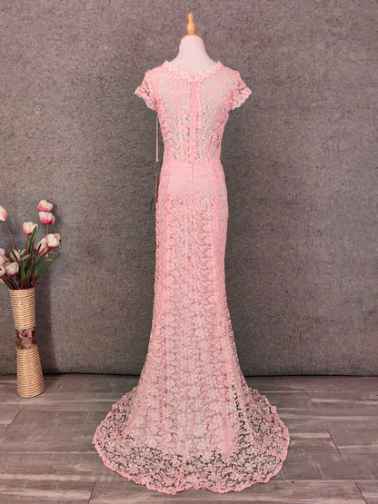 Elegantes rosa Meerjungfrau-Abendkleid mit kurzen Ärmeln, Rundhalsausschnitt, Cutouts und Spitze P4649