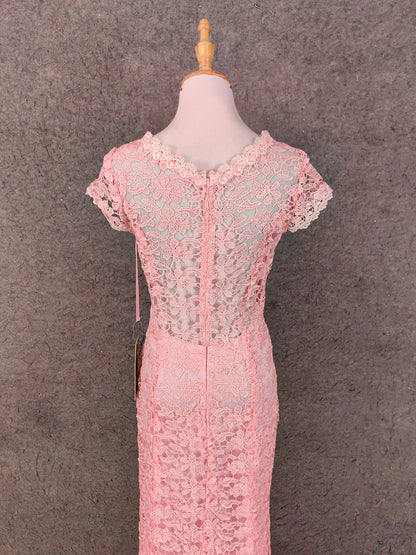 Elegantes rosa Meerjungfrau-Abendkleid mit kurzen Ärmeln, Rundhalsausschnitt, Cutouts und Spitze P4649