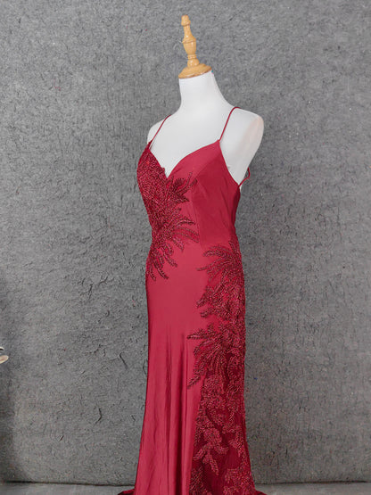 Klassisches burgunderrotes Meerjungfrauen-Spaghettiträger-V-Ausschnitt besticktes Satin-langes Ballkleid Abendkleid P4652