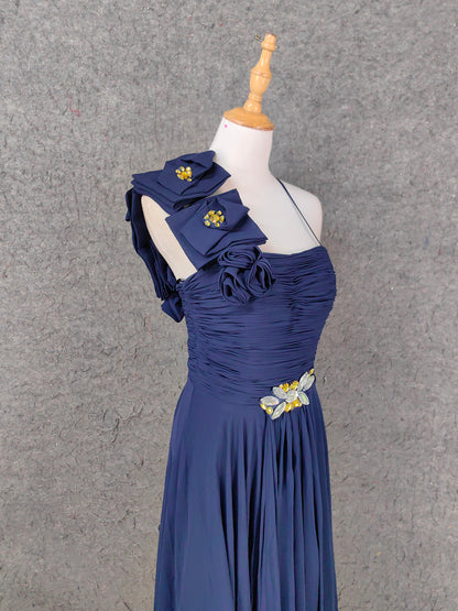 Elegantes nachtblaues One-Shoulder Abendkleid aus Chiffon mit 3D-Blumen P4654