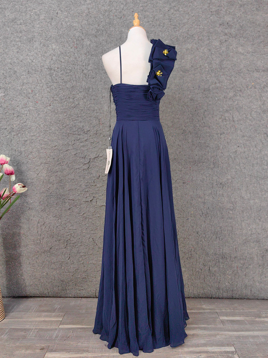Elegantes nachtblaues One-Shoulder Abendkleid aus Chiffon mit 3D-Blumen P4654