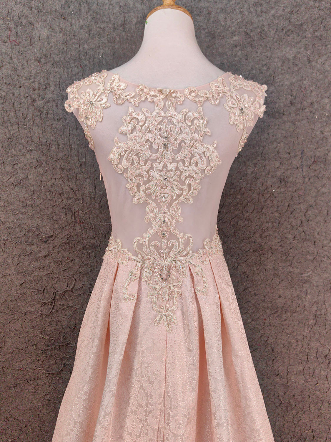 Elegantes rosa A-Linien-ärmelloses Rundhals-Spitzen-Strass-Brokat-Satin-langes Ballkleid Abendkleid P4658
