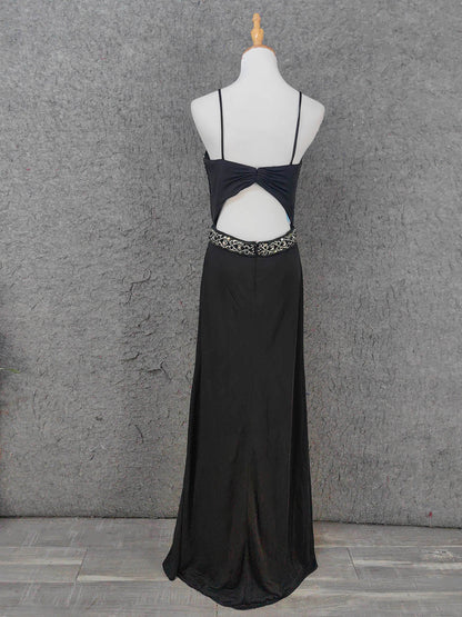 Elegantes schwarzes langes Abendkleid mit Spaghettiträgern, Pailletten, Perlen und Schlitz P4666