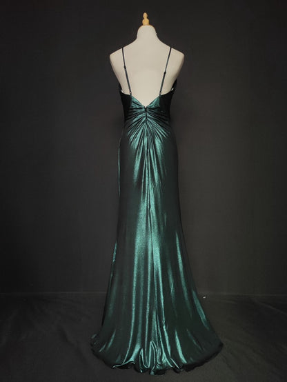 Elegantes grünes Satin-Abendkleid mit Spaghettiträgern, V-Ausschnitt und Rüschen, langes Ballkleid P4667