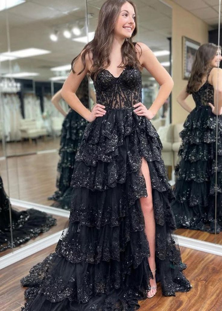 Robe de bal longue bleu marine en tulle et paillettes avec col bustier et coupe trapèze P631