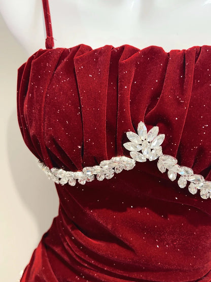 Vintage Bordeaux Meerjungfrauen-Spaghettiträger-Rüschen-Samt-Ballkleid Abendkleid P4067