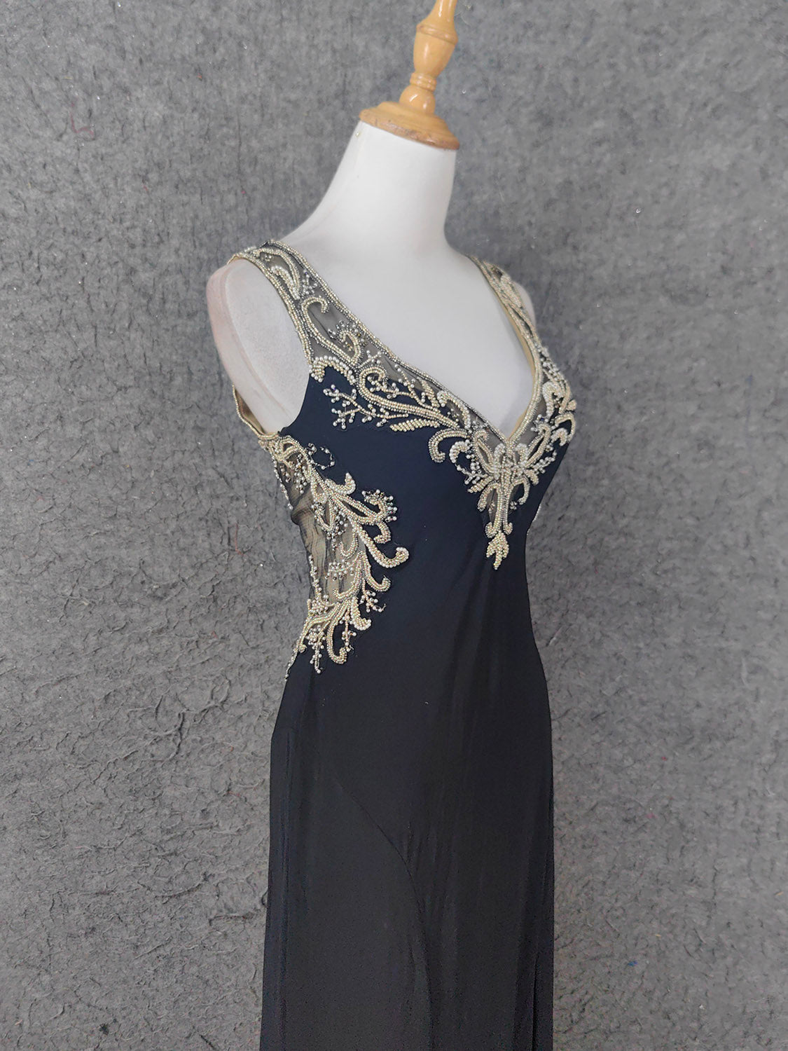 Vintage schwarzes V-Ausschnitt Perlen Chiffon langes Ballkleid Abendkleid P4673