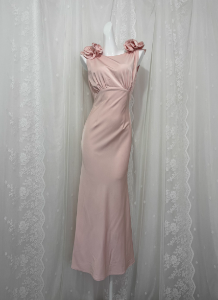 Elegantes rosa ärmelloses, langes Ballkleid aus Satin mit 3D-Blumen und Rundhalsausschnitt P4676