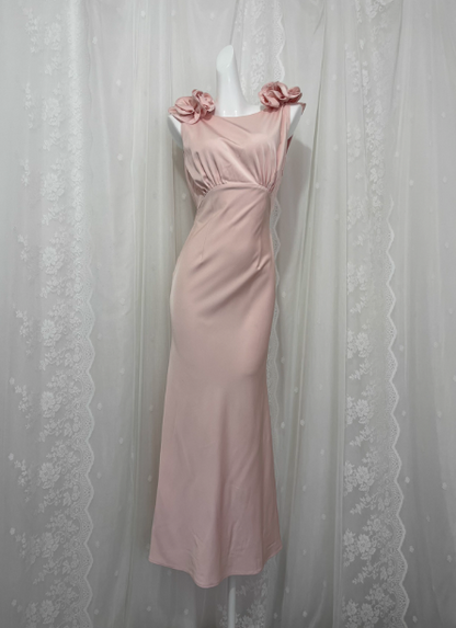 Elegantes rosa ärmelloses, langes Ballkleid aus Satin mit 3D-Blumen und Rundhalsausschnitt P4676