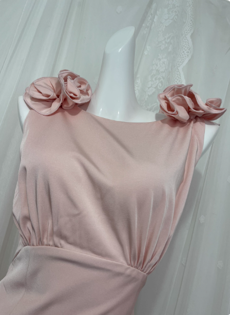 Elegantes rosa ärmelloses, langes Ballkleid aus Satin mit 3D-Blumen und Rundhalsausschnitt P4676