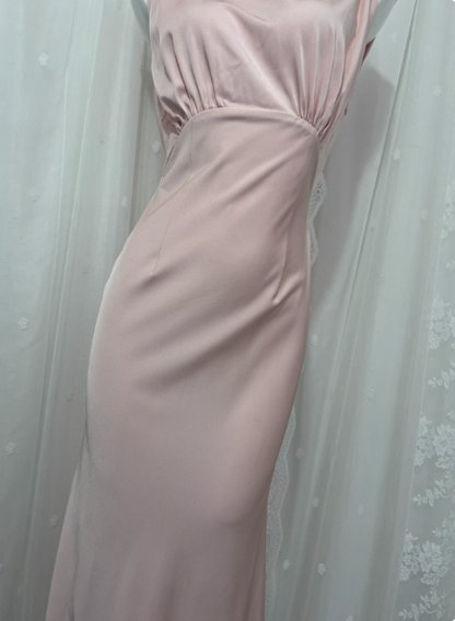 Elegantes rosa ärmelloses, langes Ballkleid aus Satin mit 3D-Blumen und Rundhalsausschnitt P4676