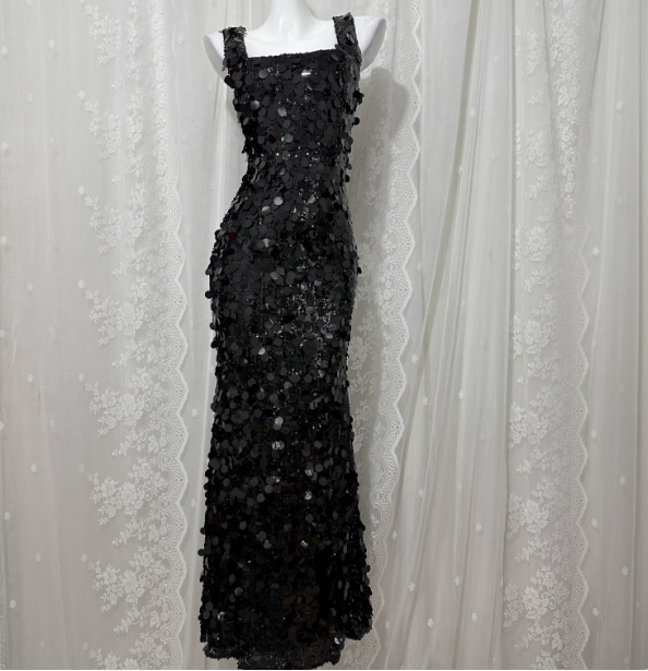 Klassisches schwarzes Meerjungfrau-Abendkleid mit eckigem Ausschnitt, Spaghettiträgern und Pailletten P4677