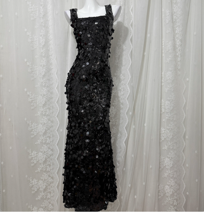 Klassisches schwarzes Meerjungfrau-Abendkleid mit eckigem Ausschnitt, Spaghettiträgern und Pailletten P4677
