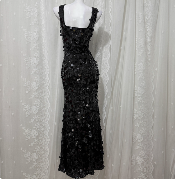 Klassisches schwarzes Meerjungfrau-Abendkleid mit eckigem Ausschnitt, Spaghettiträgern und Pailletten P4677