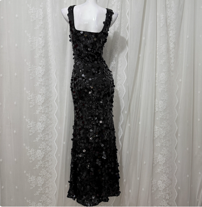 Klassisches schwarzes Meerjungfrau-Abendkleid mit eckigem Ausschnitt, Spaghettiträgern und Pailletten P4677