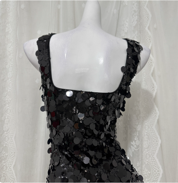 Klassisches schwarzes Meerjungfrau-Abendkleid mit eckigem Ausschnitt, Spaghettiträgern und Pailletten P4677