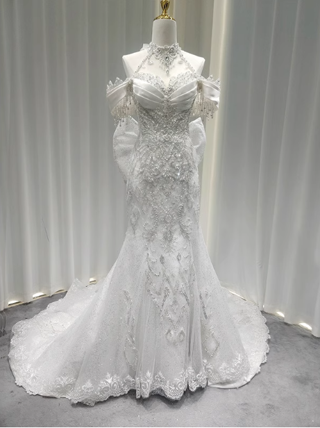Elegantes weißes Meerjungfrauen-Abendkleid mit Schleppe, Neckholder, schulterfrei, Perlenbesatz, Spitze und Tüll, Ballkleid P4684