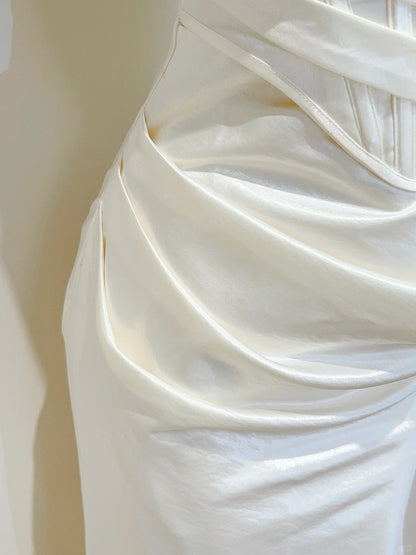 Robe de bal sirène simple en satin plissé ivoire à col carré bustier P4069