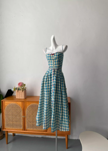 Süßes A-Linien-Abendkleid P4692 aus blau kariertem Stoff mit Spaghettiträgern