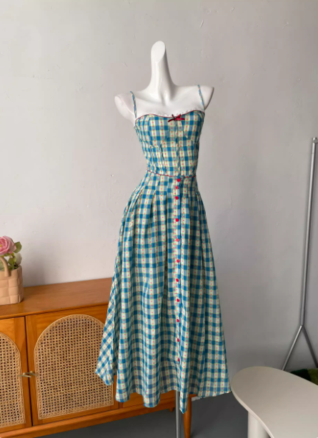Süßes A-Linien-Abendkleid P4692 aus blau kariertem Stoff mit Spaghettiträgern