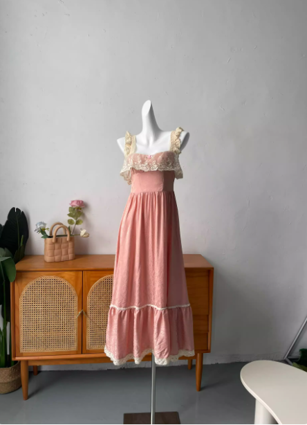 Französischer Stil Rouge Rosa Spaghettiträger Eckiger Ausschnitt Spitze Jacquard Satin Ballkleid Abendkleid P4693